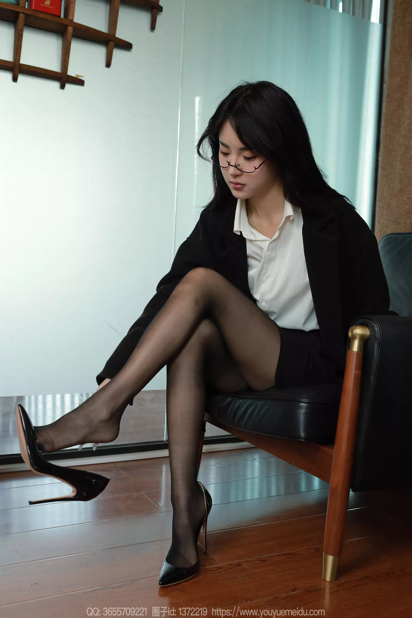 图片[4]-精选[IESS异思趣向] 2024.12.24 丝享家1932：小宝《黑色外套（上）》[65P]-草丛看图