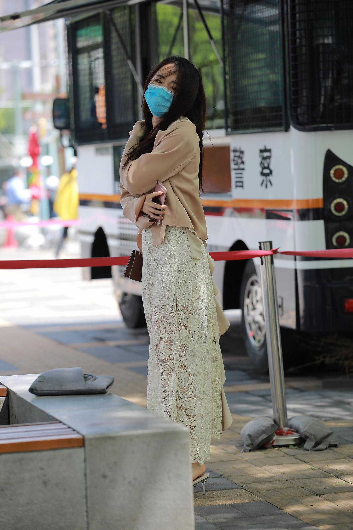 图片[3]-精选唯美街拍 NO.1258 四九城嘎子街拍作品 – 蕾SI裙美腿闺蜜[100P]-草丛看图