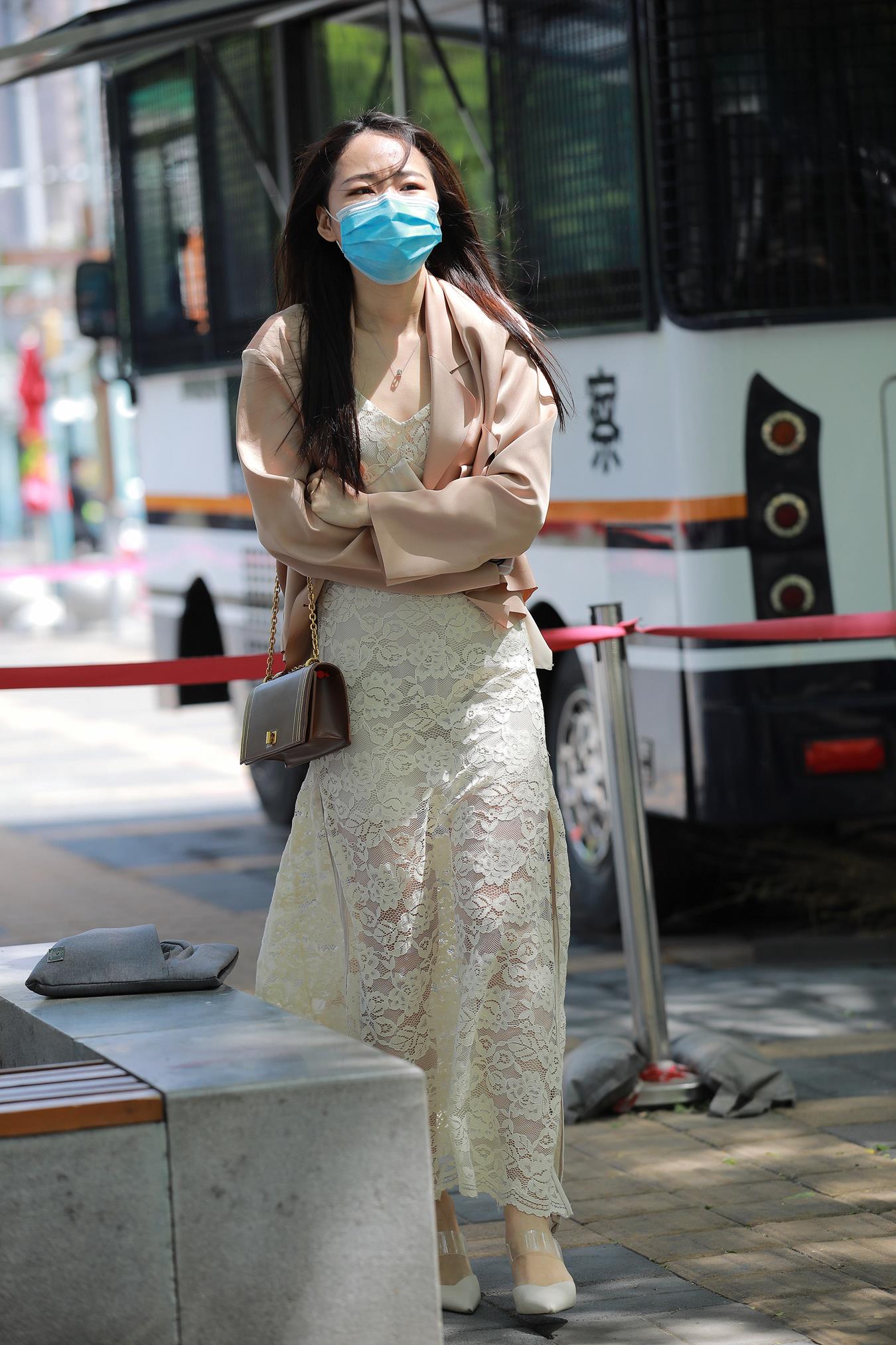 图片[6]-精选唯美街拍 NO.1258 四九城嘎子街拍作品 – 蕾SI裙美腿闺蜜[100P]-草丛看图