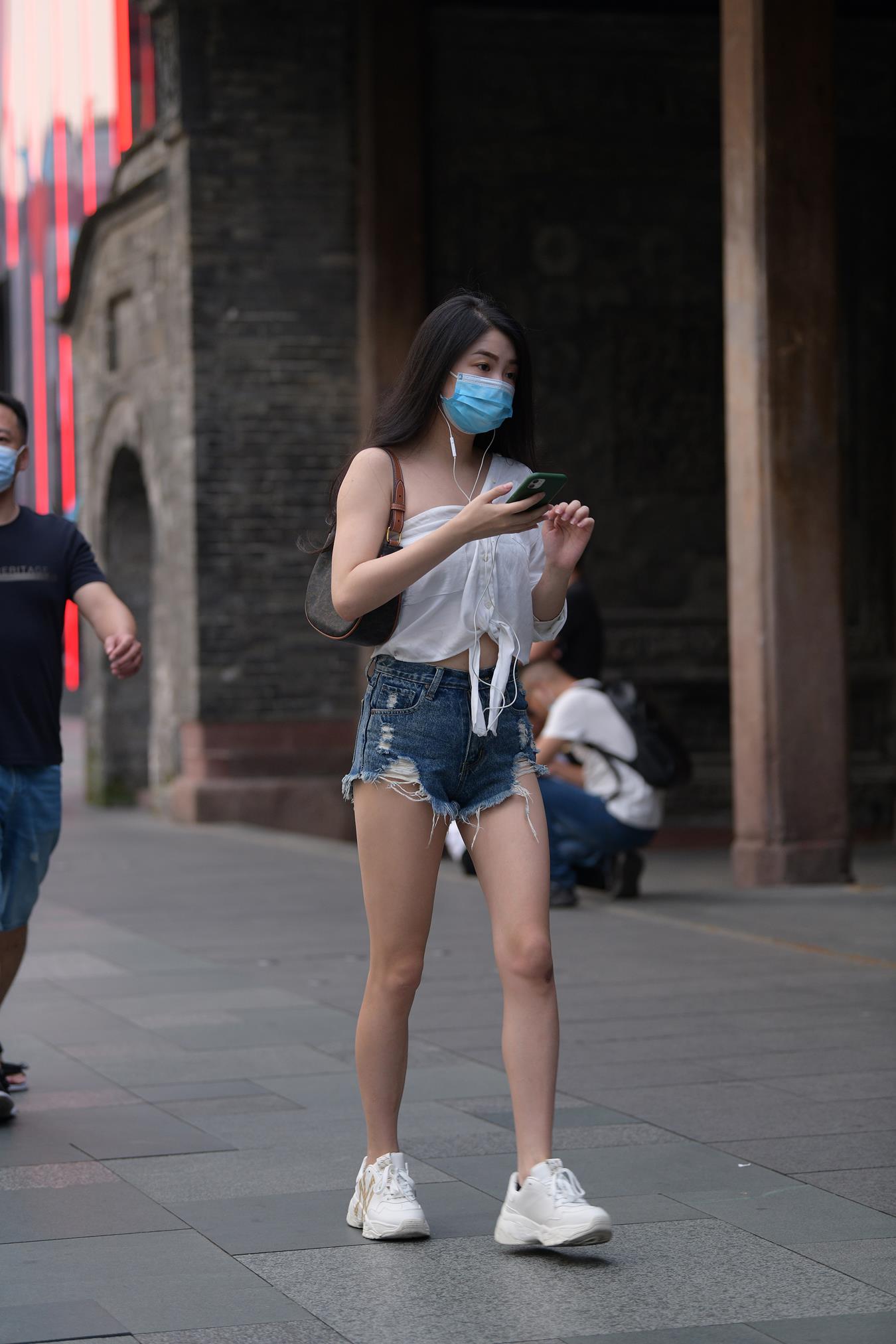 图片[3]-精选唯美街拍 NO.1227 玻璃街拍作品 – 热裤美眉[45P]-草丛看图