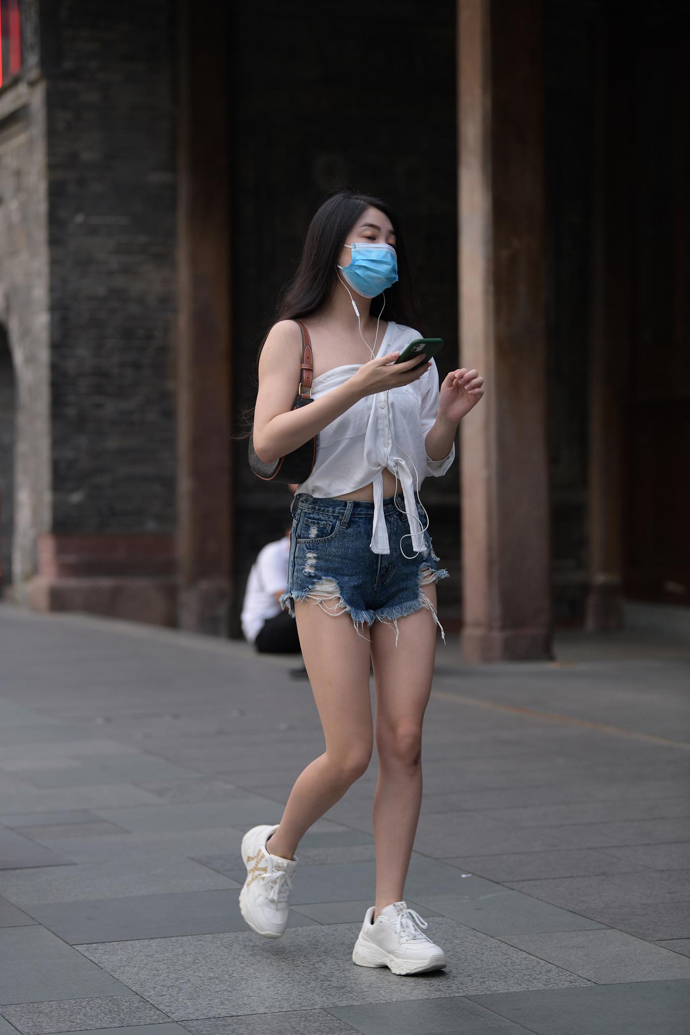 图片[5]-精选唯美街拍 NO.1227 玻璃街拍作品 – 热裤美眉[45P]-草丛看图