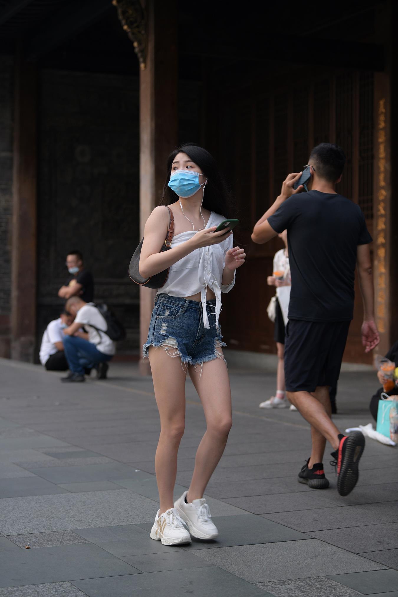 图片[6]-精选唯美街拍 NO.1227 玻璃街拍作品 – 热裤美眉[45P]-草丛看图