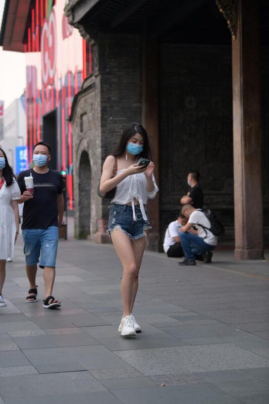 精选唯美街拍 NO.1227 玻璃街拍作品 – 热裤美眉[45P]-草丛看图