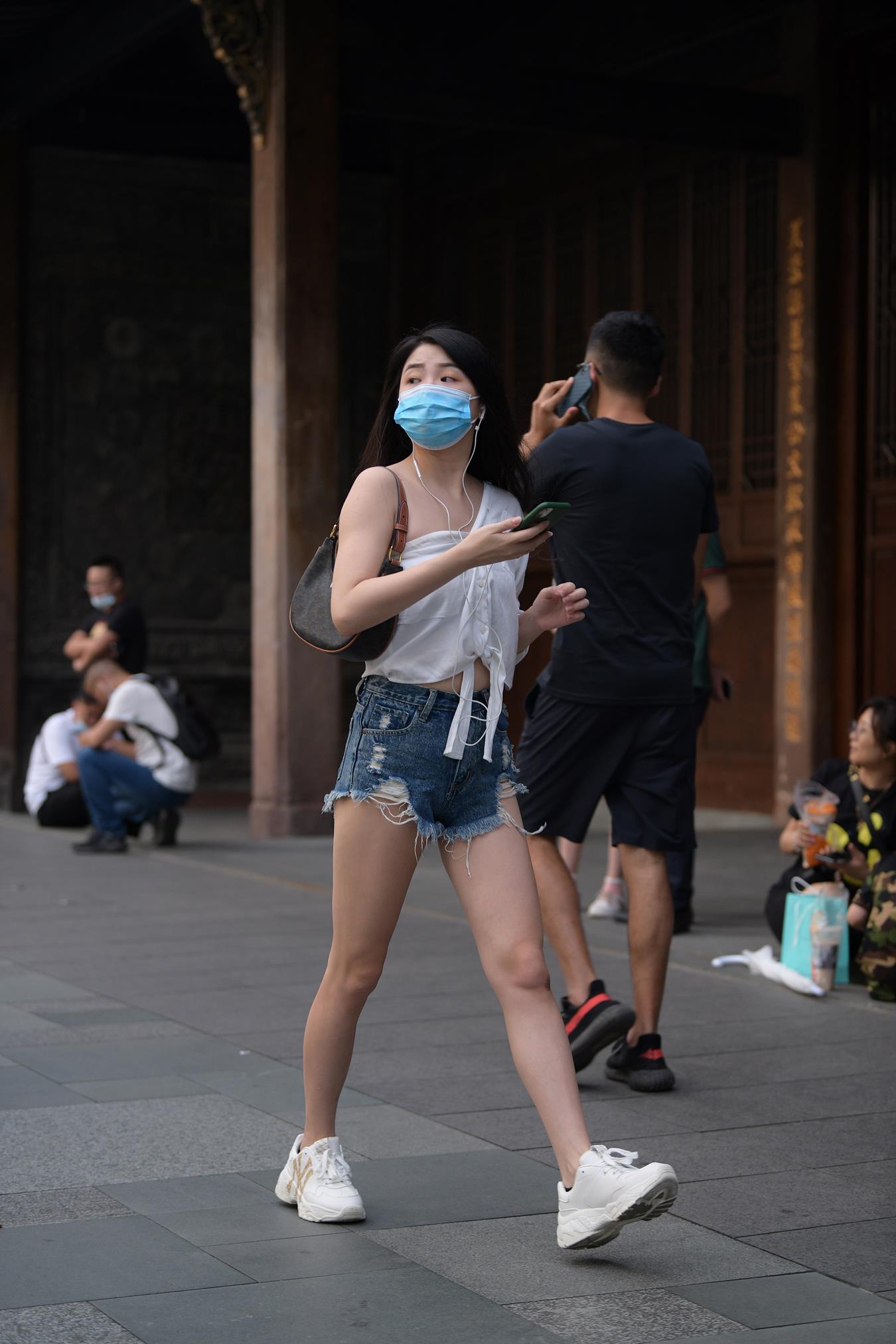 图片[7]-精选唯美街拍 NO.1227 玻璃街拍作品 – 热裤美眉[45P]-草丛看图