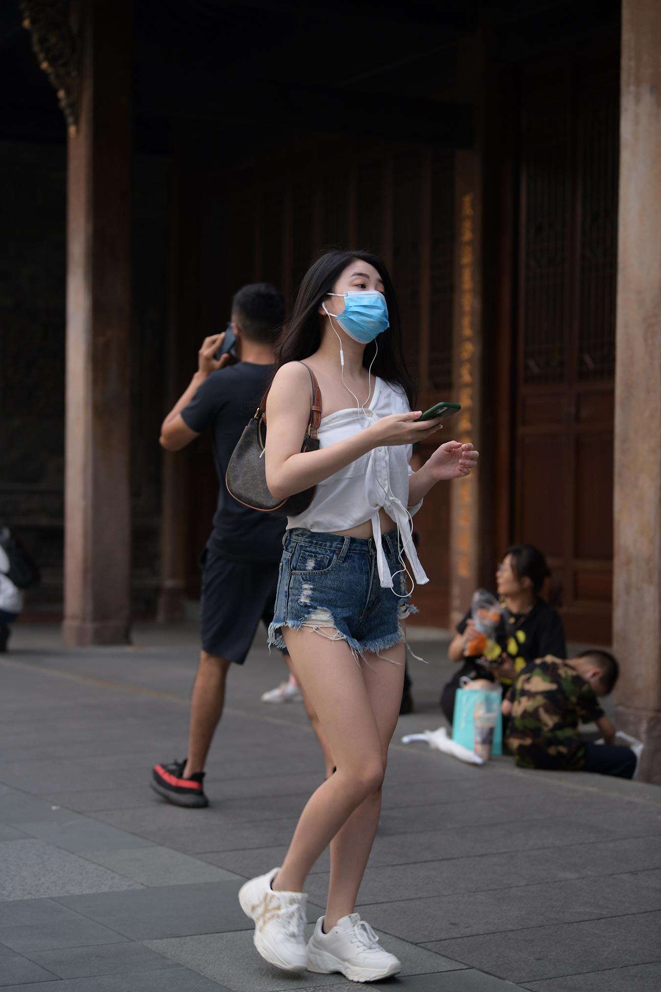 图片[8]-精选唯美街拍 NO.1227 玻璃街拍作品 – 热裤美眉[45P]-草丛看图