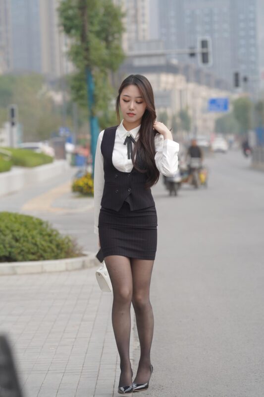 精选唯美街拍 NO.1220 牛男街拍 和漂亮女职员的下午茶时光 （2）[84P]-草丛看图