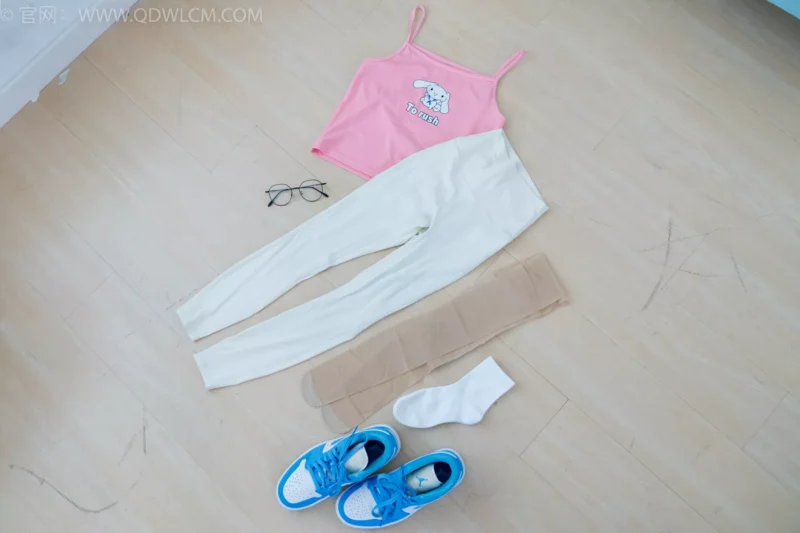 精选勿恋传媒 NO.2206 茯苓-十二月的黄昏[92P]-草丛看图