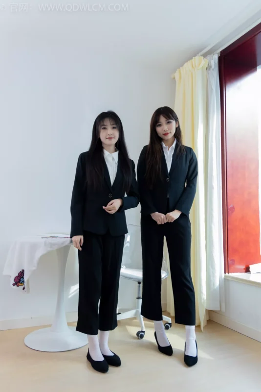 精选勿恋传媒 NO.2216 泡泡&嘉木-手心的蔷薇[160P]-草丛看图