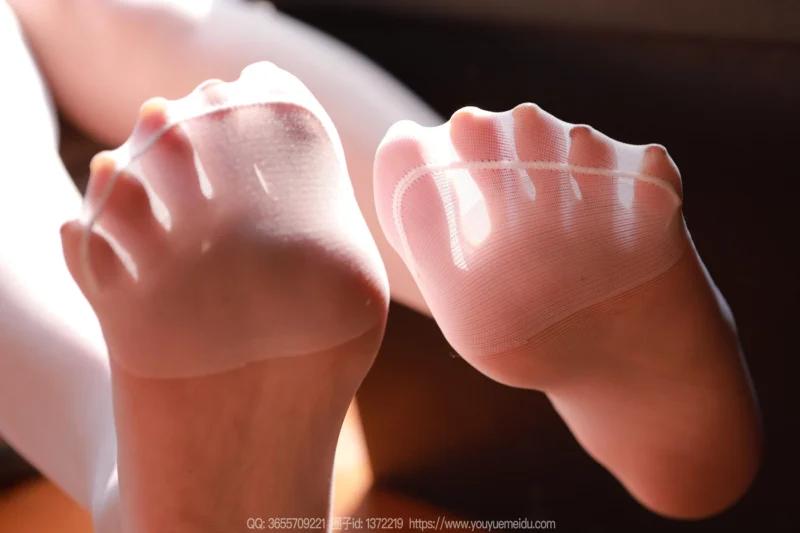 精选[IESS异思趣向] 2024.11.22 丝享家1905：婉萍《阳光白丝（上）》[59P]-草丛看图