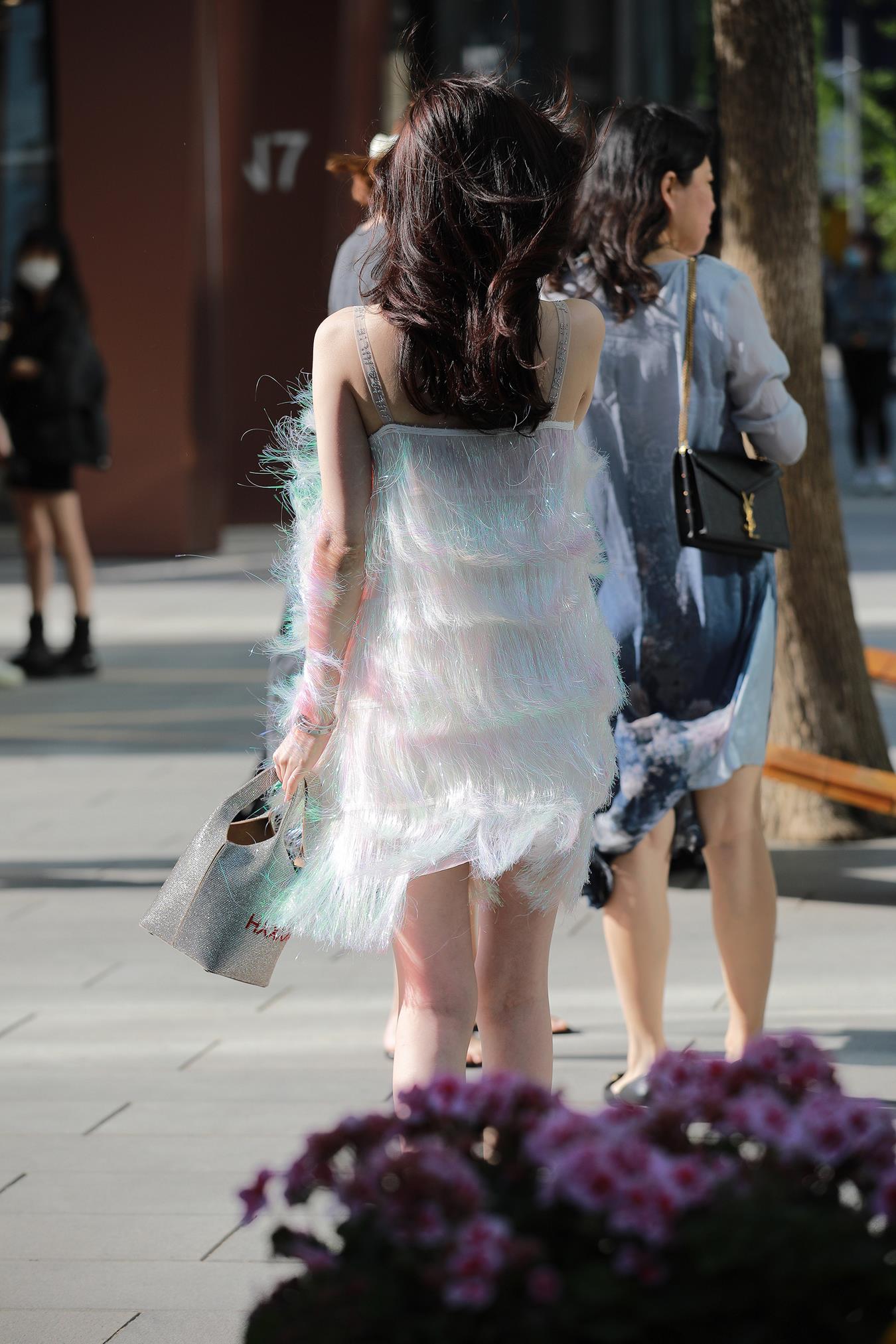 图片[6]-精选唯美街拍 NO.1240 四九城嘎子街拍作品 – 时尚白嫩小解解[55P]-草丛看图