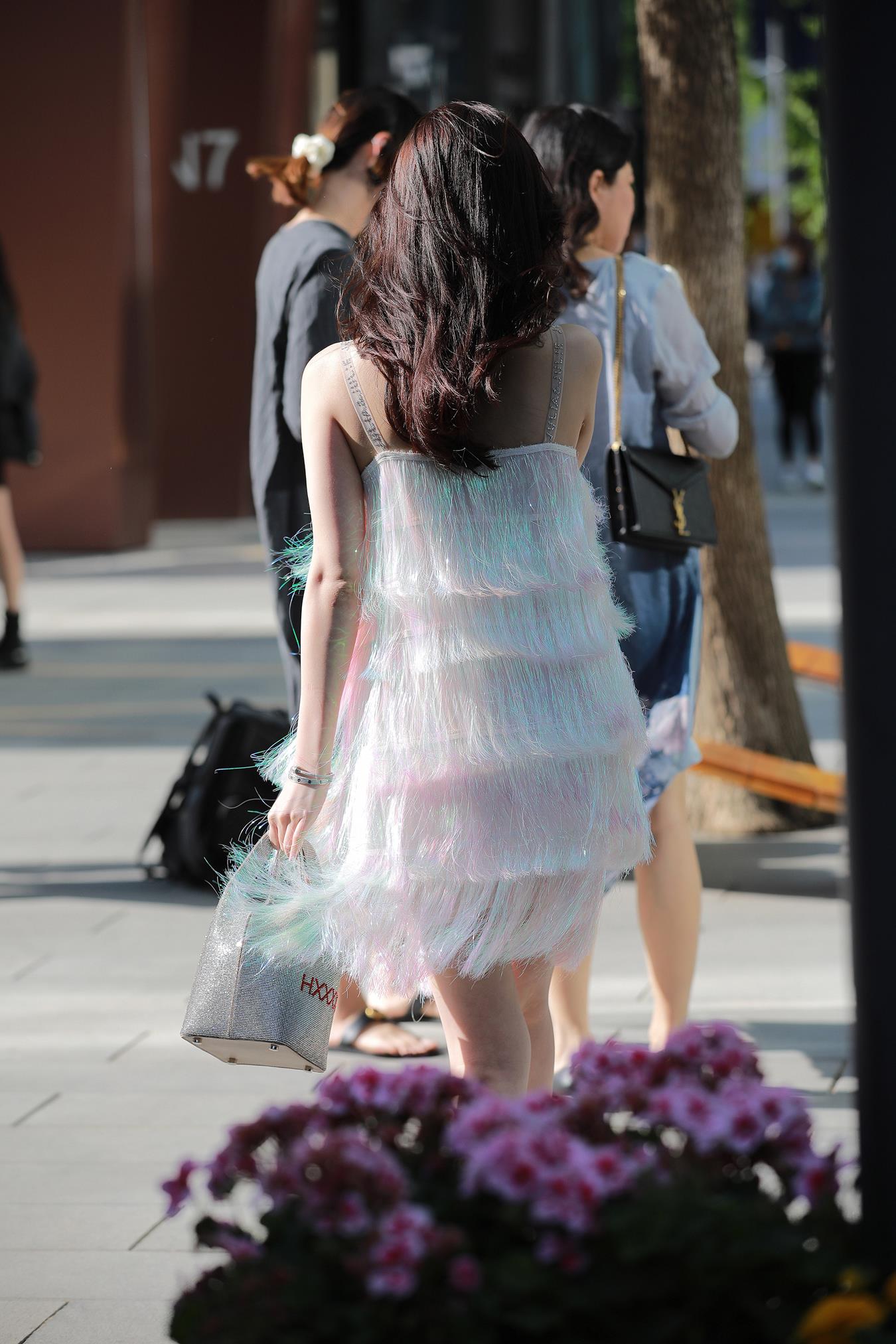 图片[7]-精选唯美街拍 NO.1240 四九城嘎子街拍作品 – 时尚白嫩小解解[55P]-草丛看图