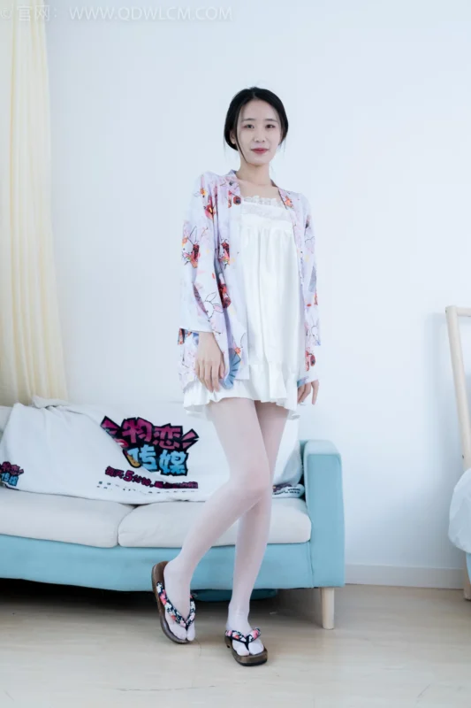 精选勿恋传媒 NO.2198 菜菜-手中的沙[100P]-草丛看图