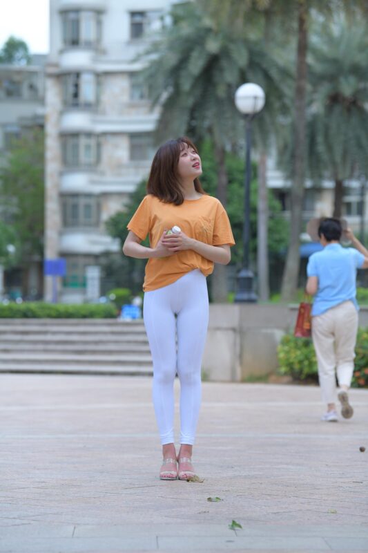 精选唯美街拍 NO.1195 阳光明媚的下午，她迟到了（4）[84P]-草丛看图