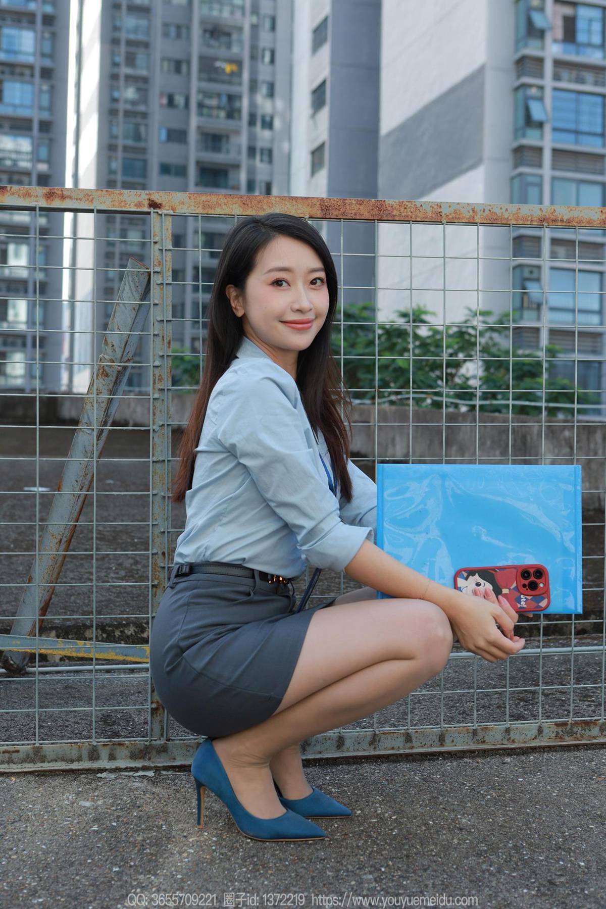 图片[4]-精选[IESS异思趣向] 2024.10.29 丝享家1884：小婕《蓝衣OL（上）》[58P]-草丛看图