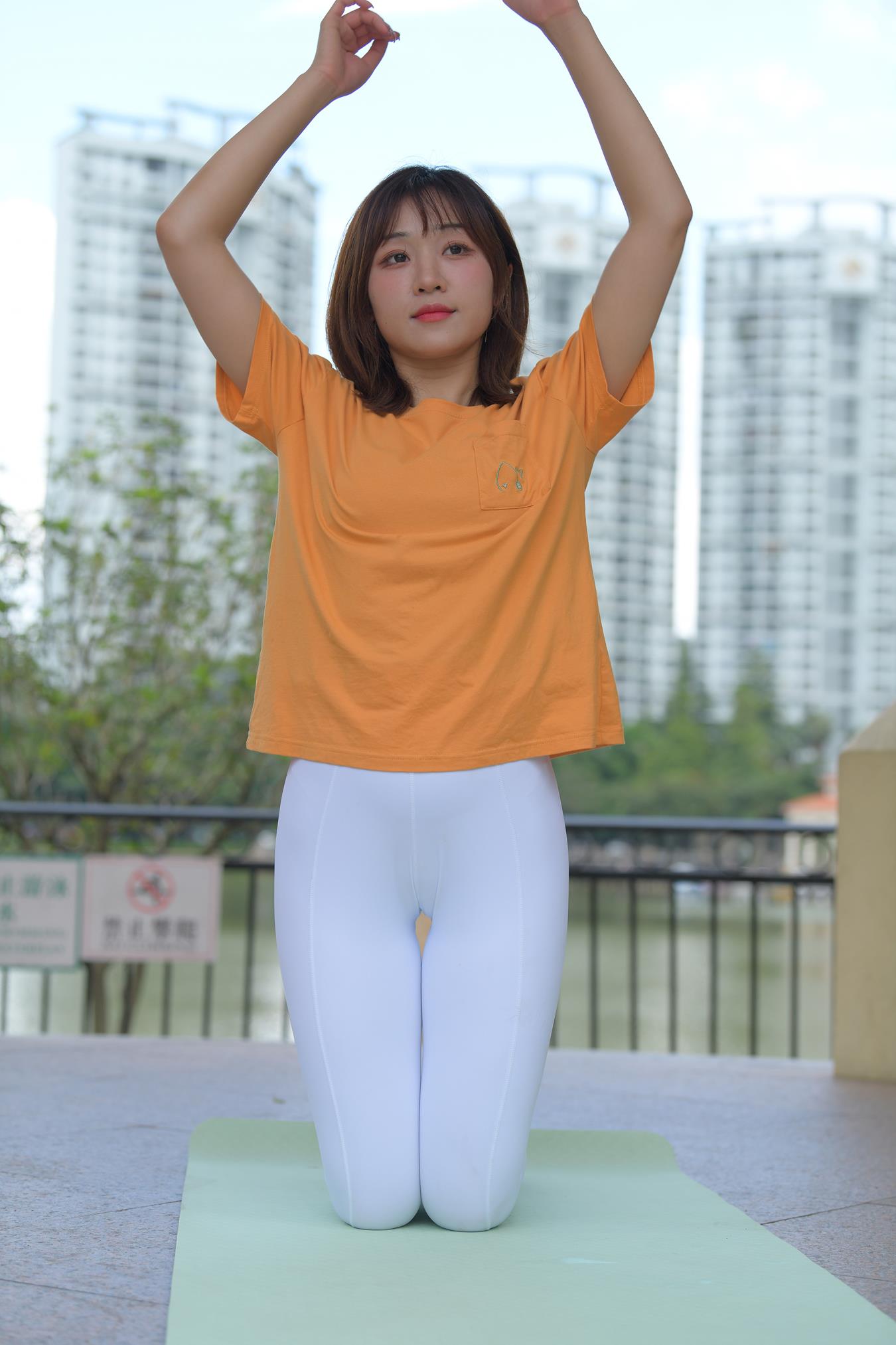 图片[2]-精选唯美街拍 NO.1195 阳光明媚的下午，她迟到了（8）[65P]-草丛看图