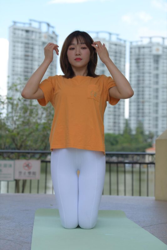 精选唯美街拍 NO.1195 阳光明媚的下午，她迟到了（8）[65P]-草丛看图