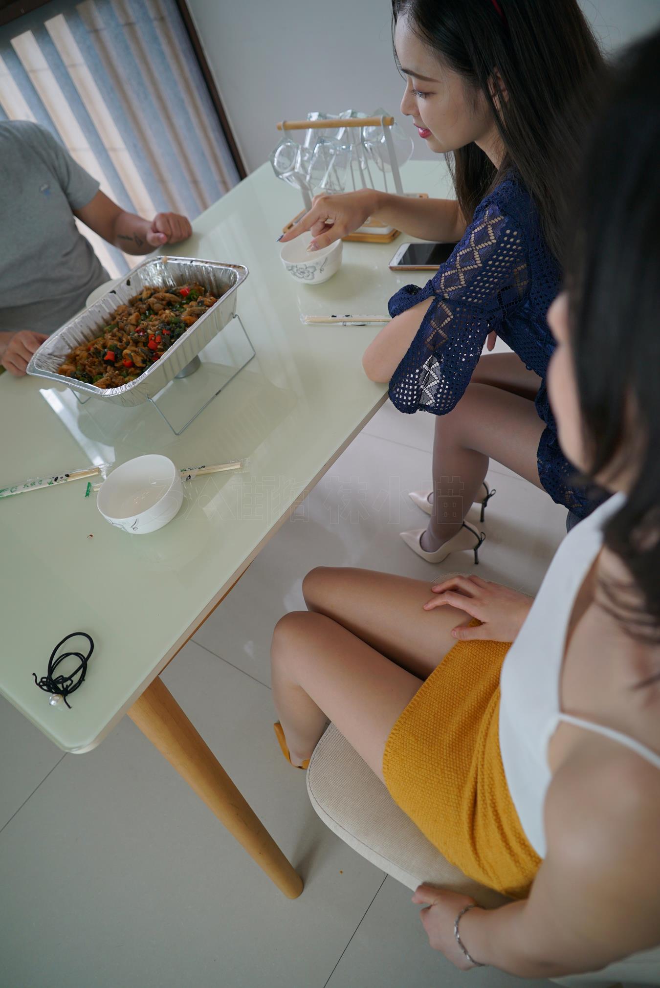 图片[7]-精选唯美街拍 NO.1198 – 两个肉丝小解解 [69P]-草丛看图