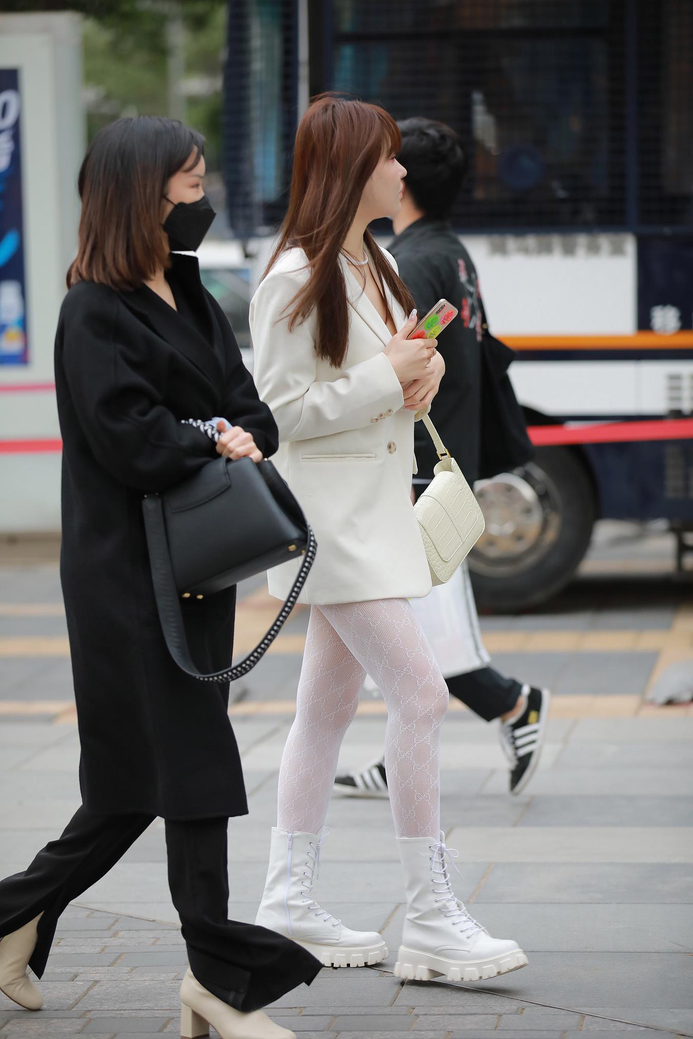 图片[4]-精选唯美街拍 NO.1192 – 白色蕾SI袜小美女[51P]-草丛看图