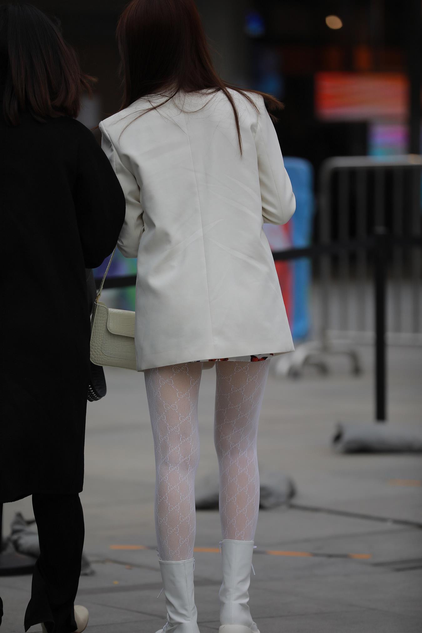 图片[7]-精选唯美街拍 NO.1192 – 白色蕾SI袜小美女[51P]-草丛看图