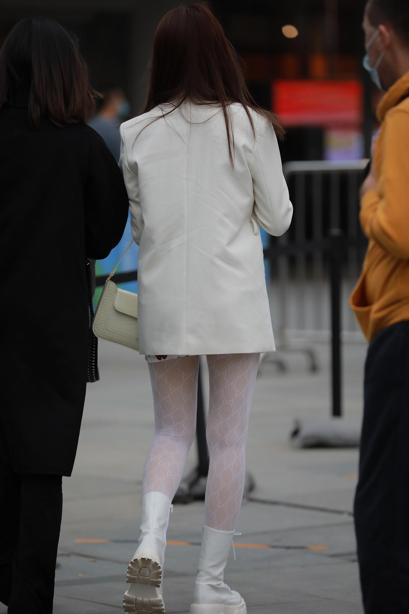 图片[8]-精选唯美街拍 NO.1192 – 白色蕾SI袜小美女[51P]-草丛看图