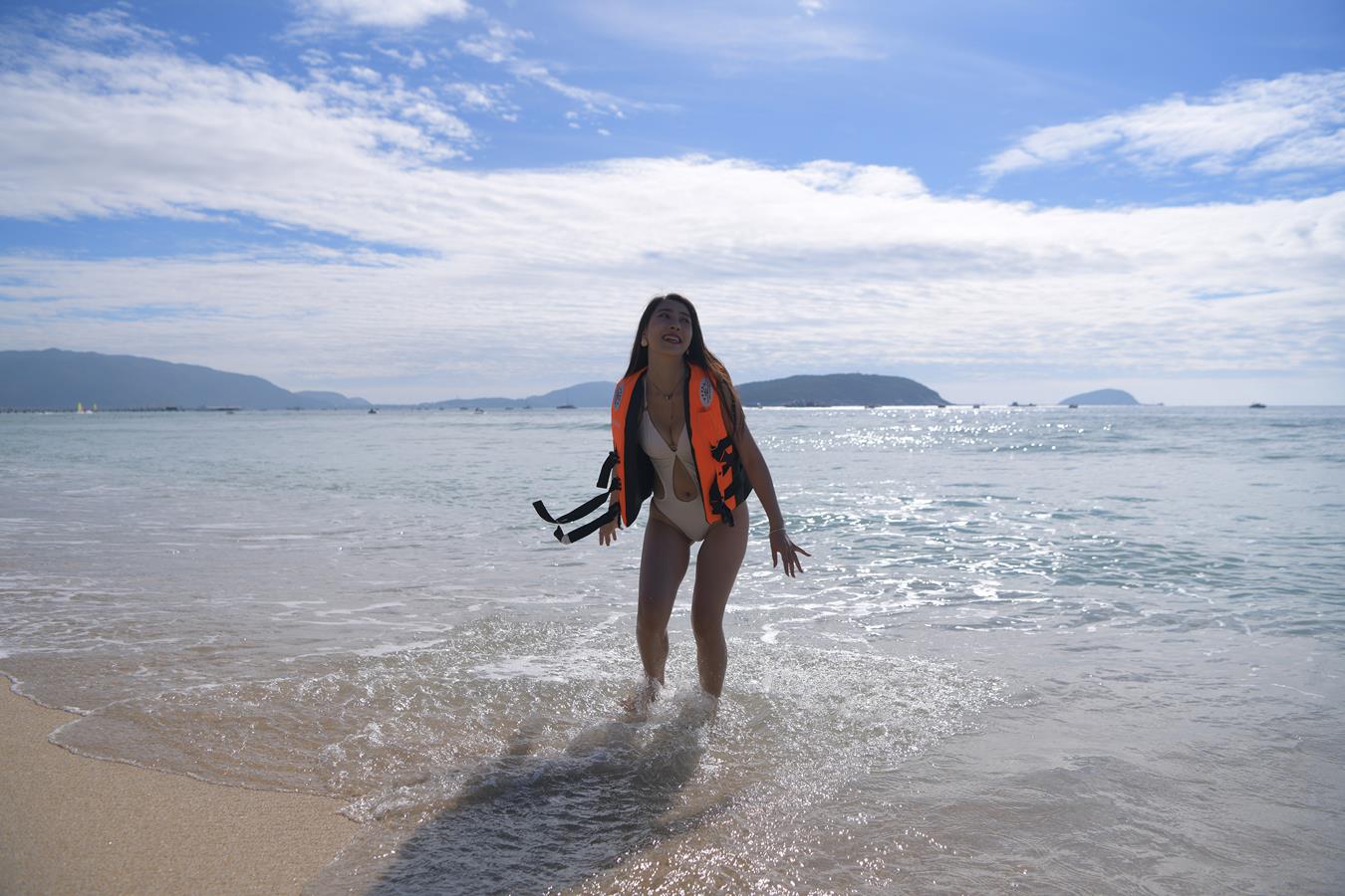 图片[2]-精选唯美街拍 NO.1199 白色彼基尼女孩 (11) [84P]-草丛看图