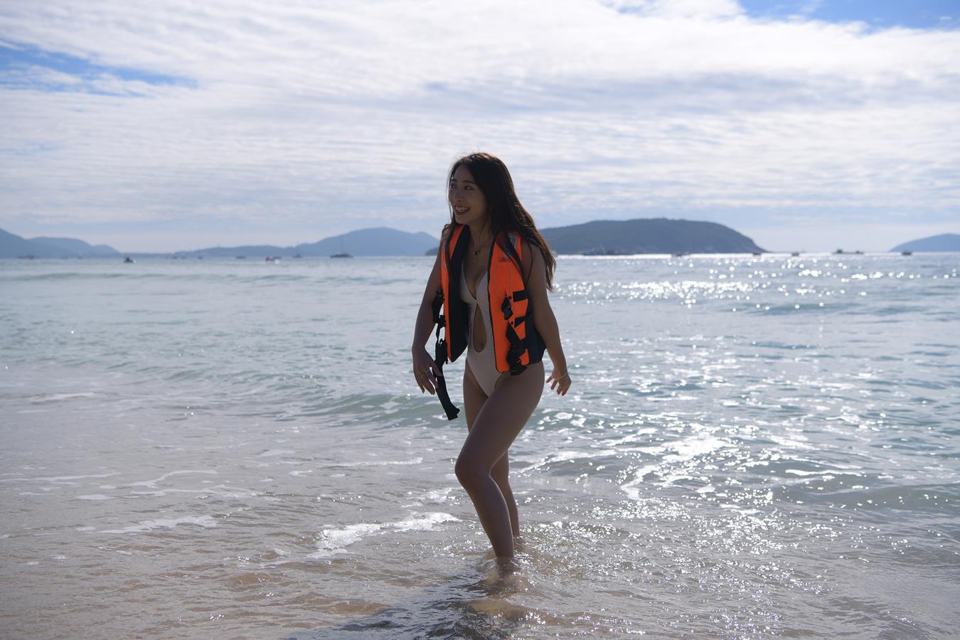 图片[7]-精选唯美街拍 NO.1199 白色彼基尼女孩 (11) [84P]-草丛看图