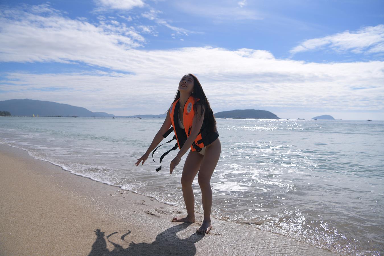 图片[1]-精选唯美街拍 NO.1199 白色彼基尼女孩 (11) [84P]-草丛看图