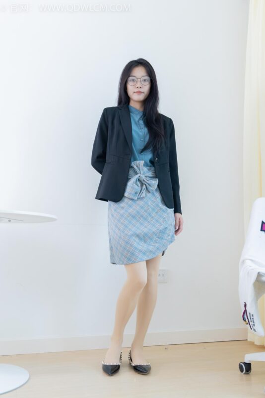 精选勿恋传媒 NO.2172 茯苓-未尽的故事[100P]-草丛看图