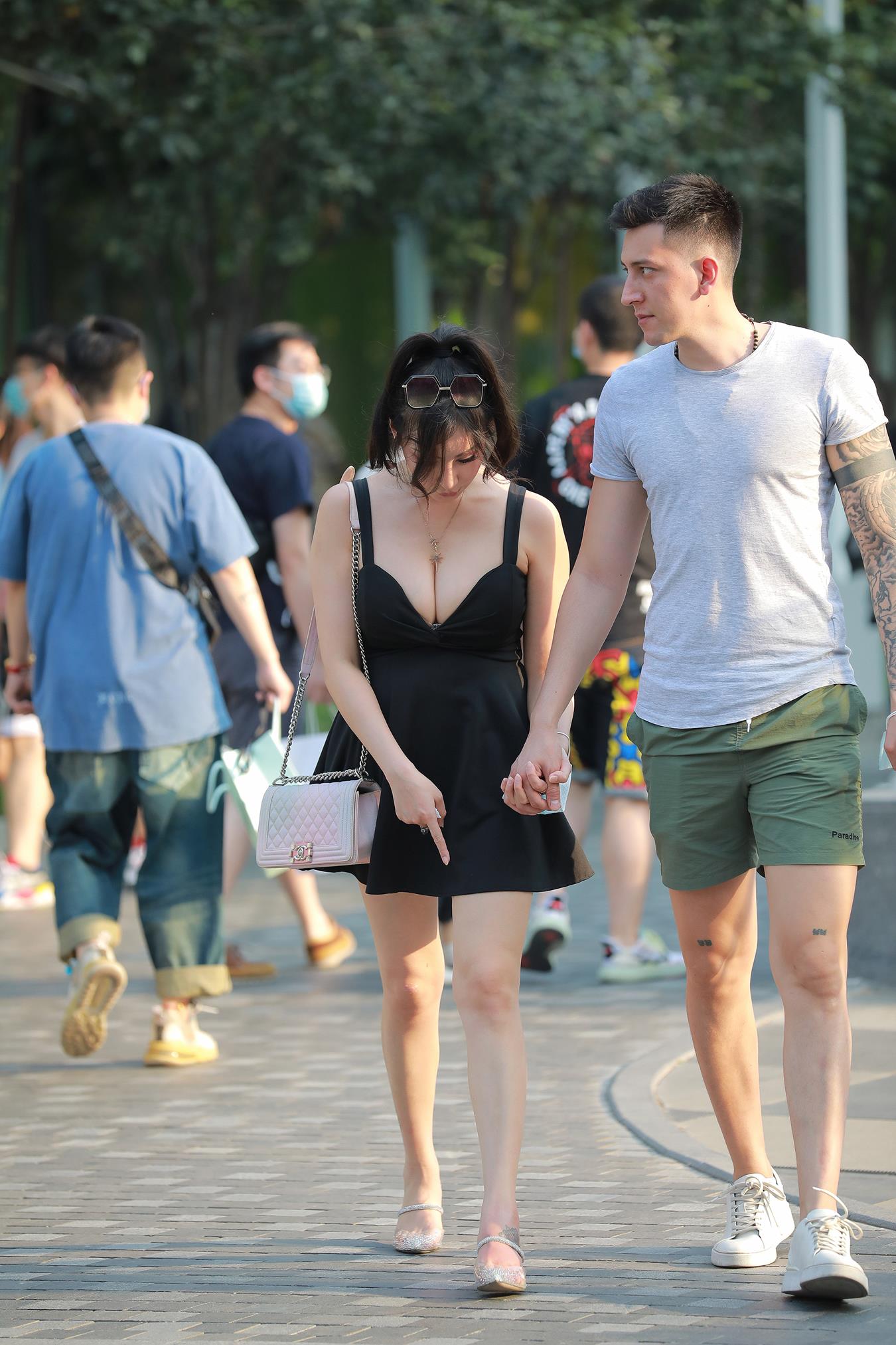 图片[3]-精选唯美街拍 NO.1213 玻璃街拍作品 – 玩跷跷板的姓感女友[112P]-草丛看图