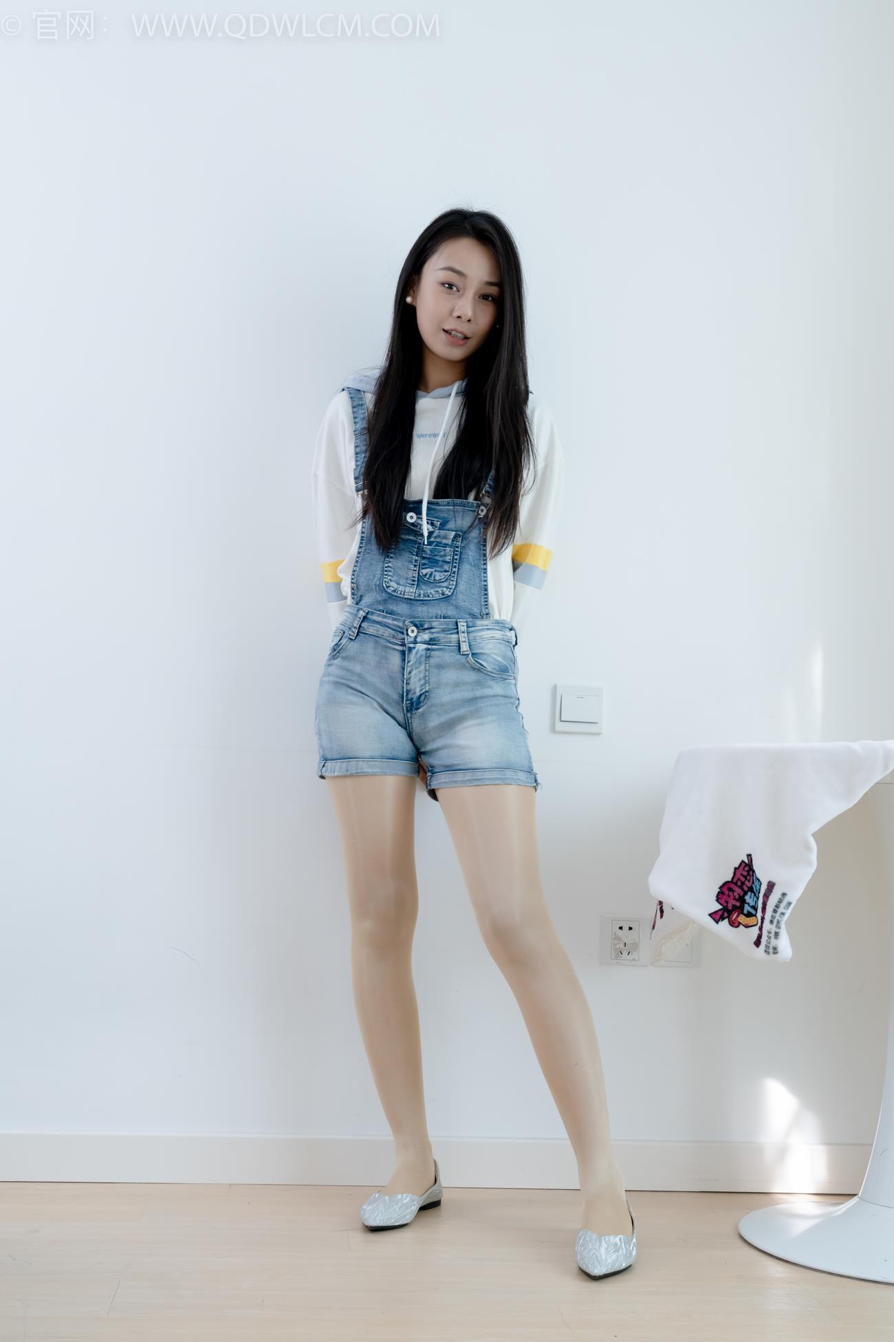 图片[4]-精选勿恋传媒 NO.2173 兰兰-初秋的街头[105P]-草丛看图