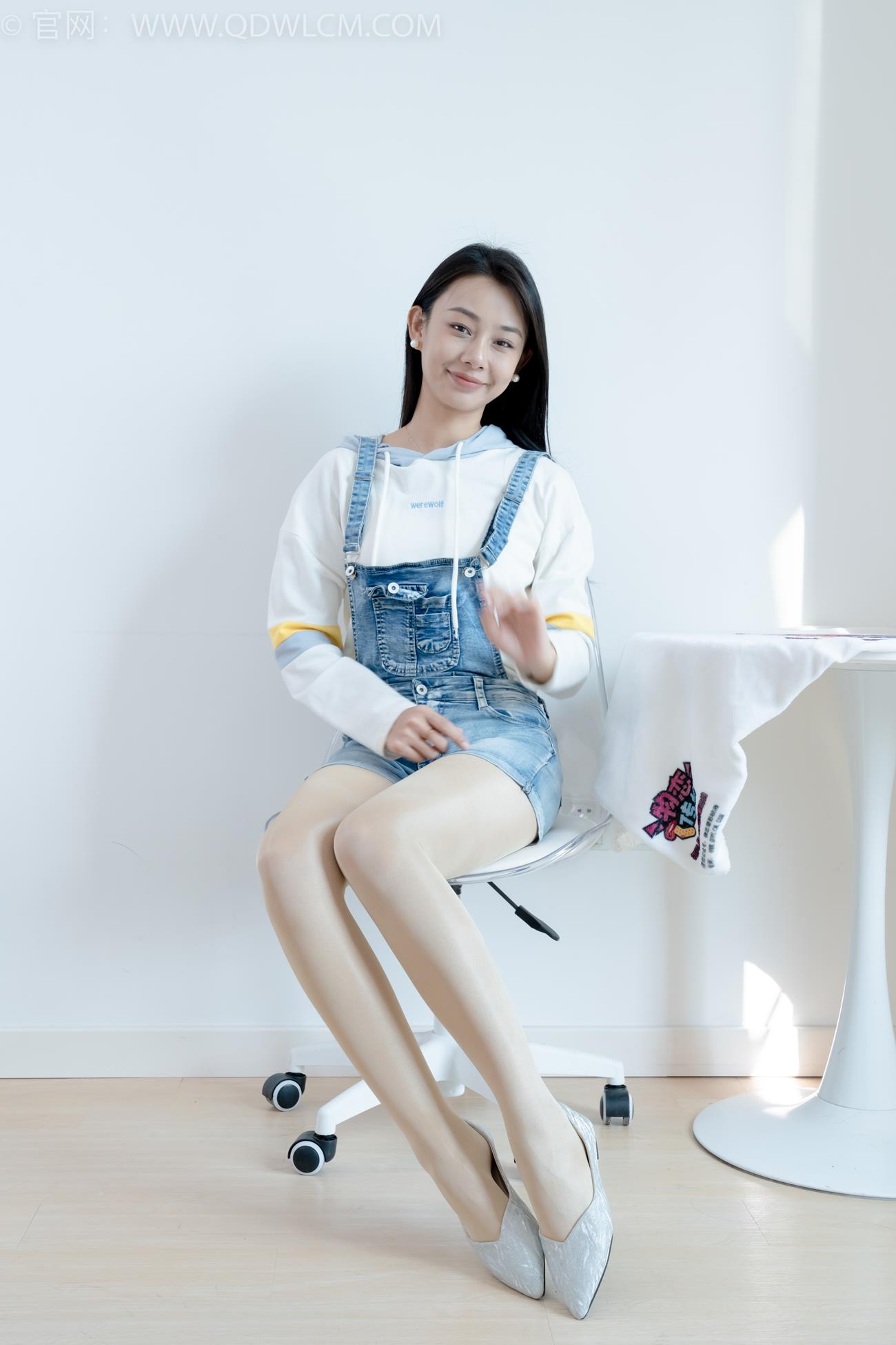 图片[6]-精选勿恋传媒 NO.2173 兰兰-初秋的街头[105P]-草丛看图