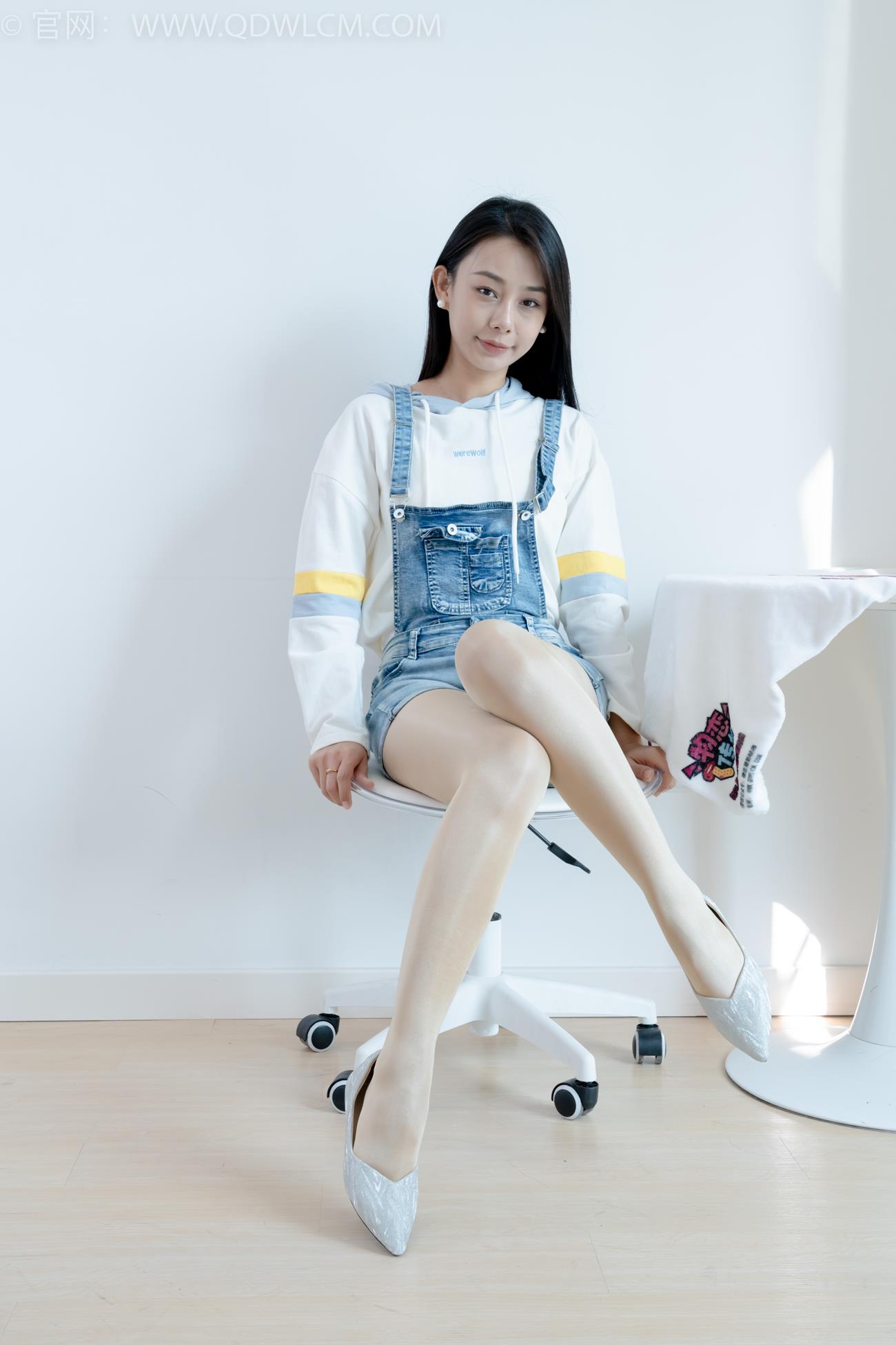 图片[8]-精选勿恋传媒 NO.2173 兰兰-初秋的街头[105P]-草丛看图