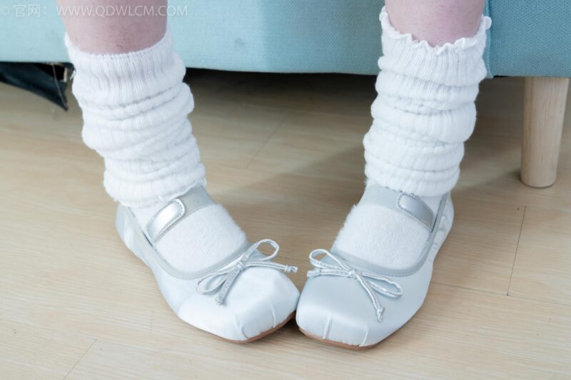 精选勿恋传媒 NO.2179 薄荷-干枯玫瑰[150P]-草丛看图