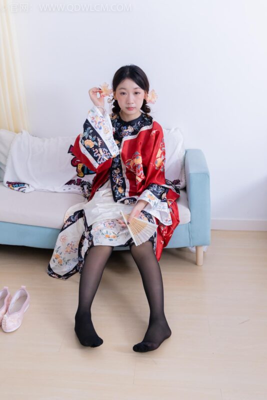 精选勿恋传媒 NO.2159 丹丹-深夜看海[98P]-草丛看图