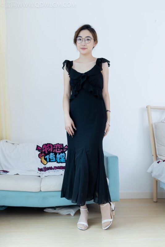 精选勿恋传媒 NO.2147 恬恬-知性优雅[135P]-草丛看图