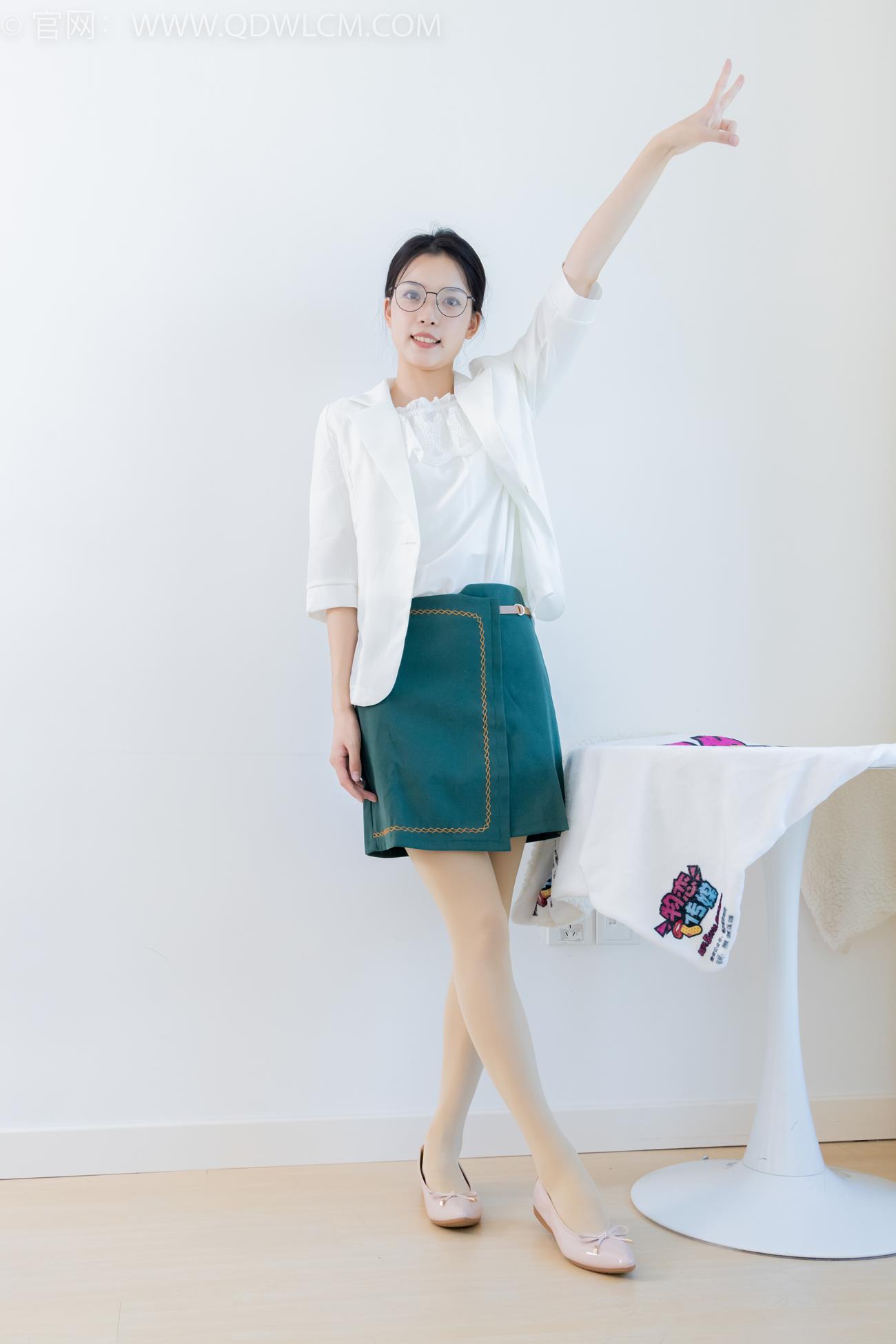 图片[2]-精选勿恋传媒 NO.2157 茯苓-明亮而不刺眼[150P]-草丛看图