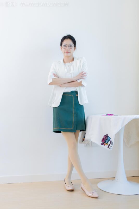 精选勿恋传媒 NO.2157 茯苓-明亮而不刺眼[150P]-草丛看图