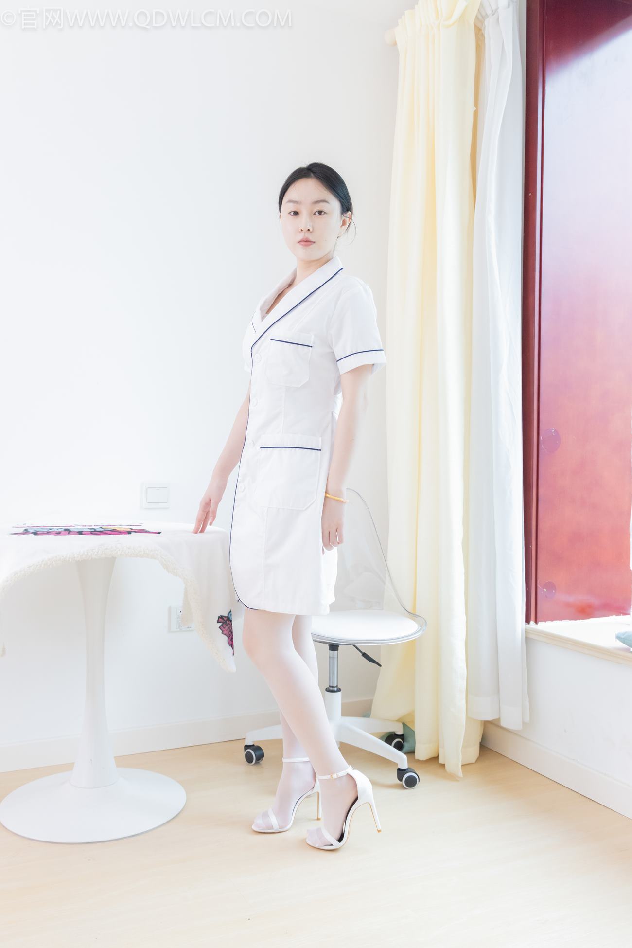 图片[4]-勿恋传媒 NO.2142 美兔-纯与白[133P]-草丛看图