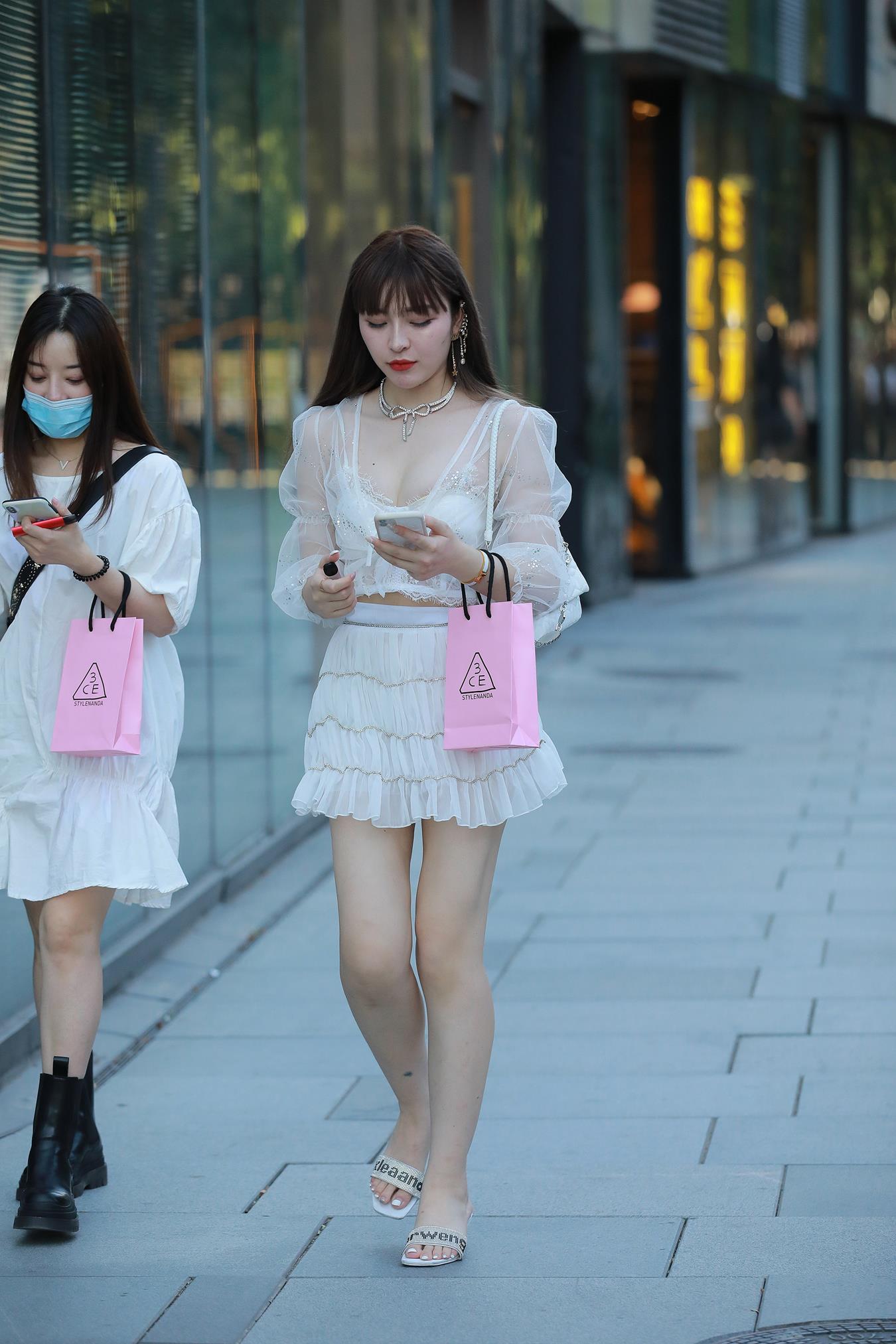 图片[2]-精选唯美街拍 NO.1196- 短裙姓感小解解[75P]-草丛看图