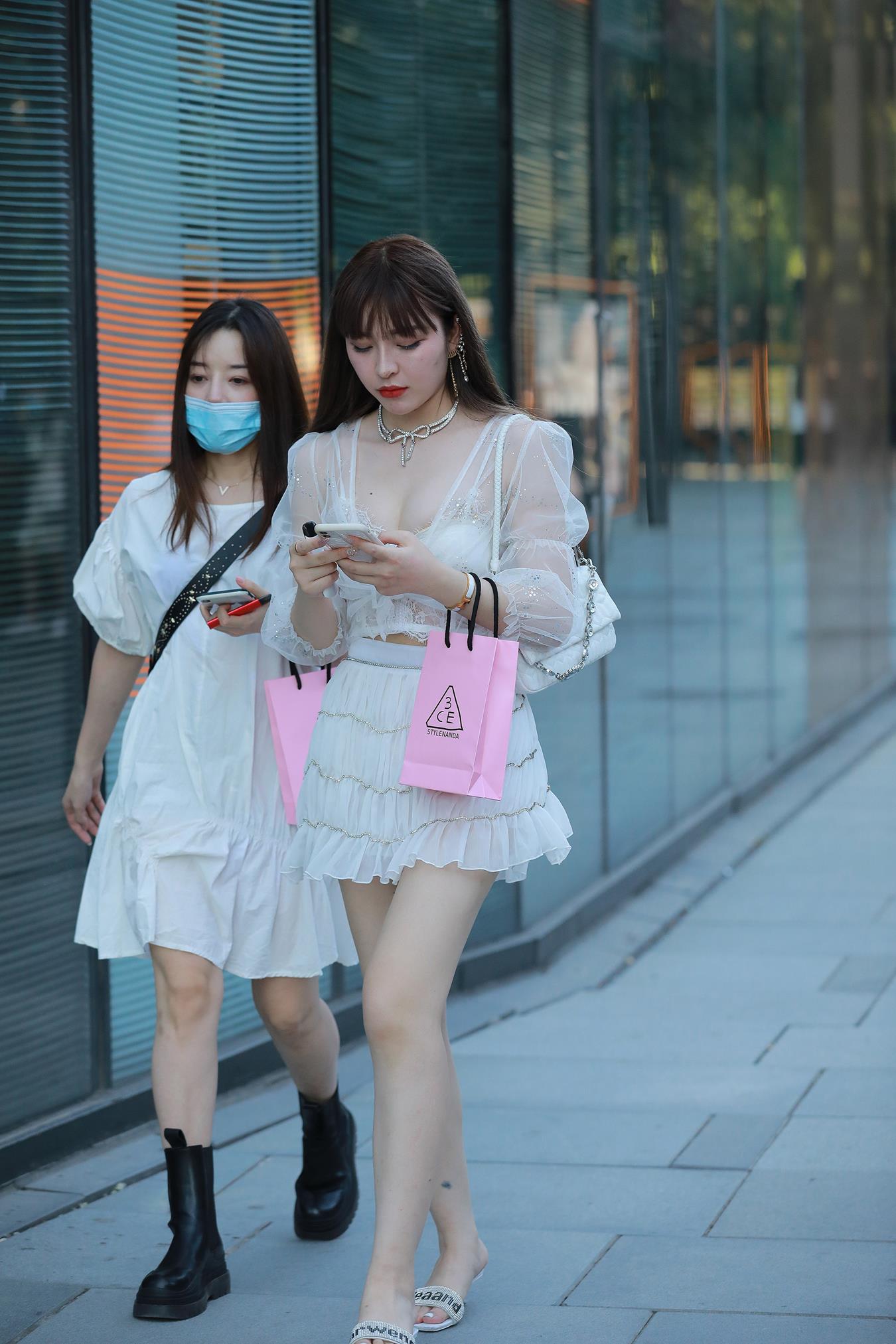 图片[8]-精选唯美街拍 NO.1196- 短裙姓感小解解[75P]-草丛看图