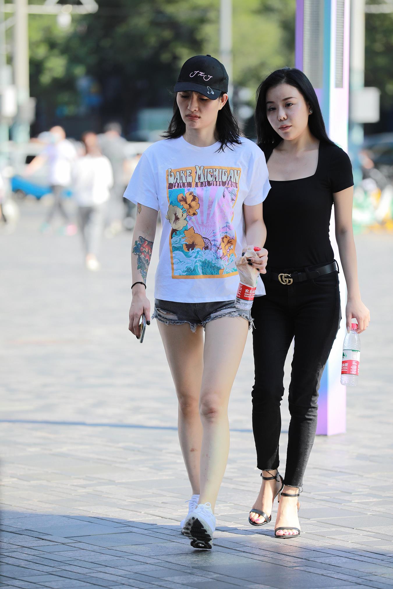 图片[2]-精选唯美街拍 NO.1207 – 热裤月牙小解解[87P]-草丛看图