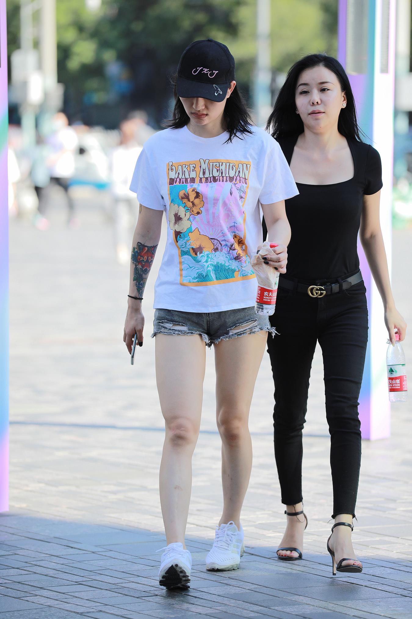 图片[5]-精选唯美街拍 NO.1207 – 热裤月牙小解解[87P]-草丛看图