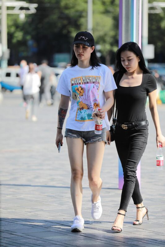 精选唯美街拍 NO.1207 – 热裤月牙小解解[87P]-草丛看图