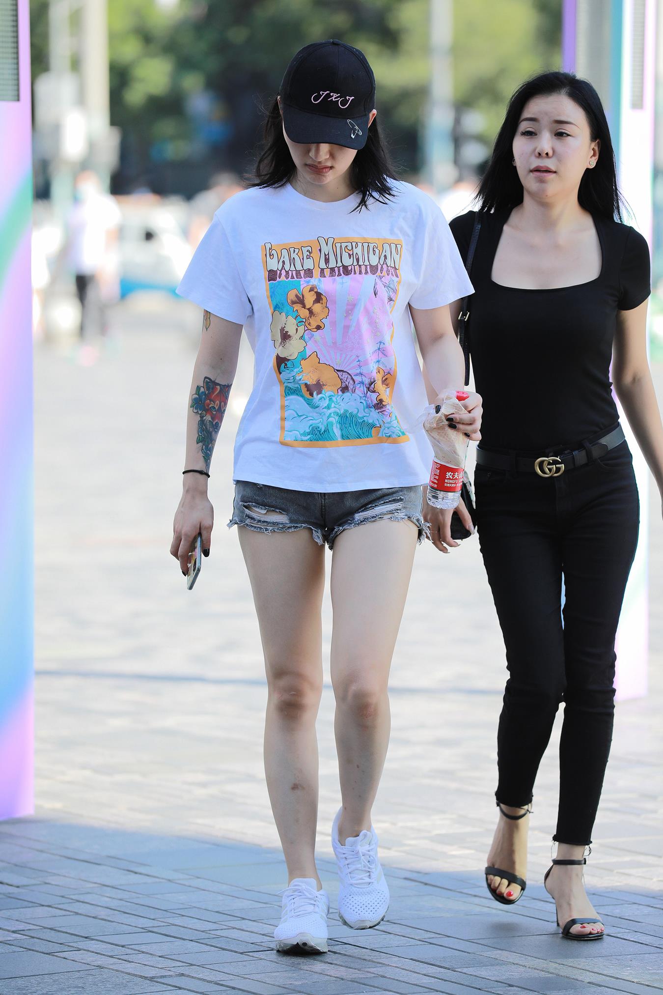 图片[7]-精选唯美街拍 NO.1207 – 热裤月牙小解解[87P]-草丛看图