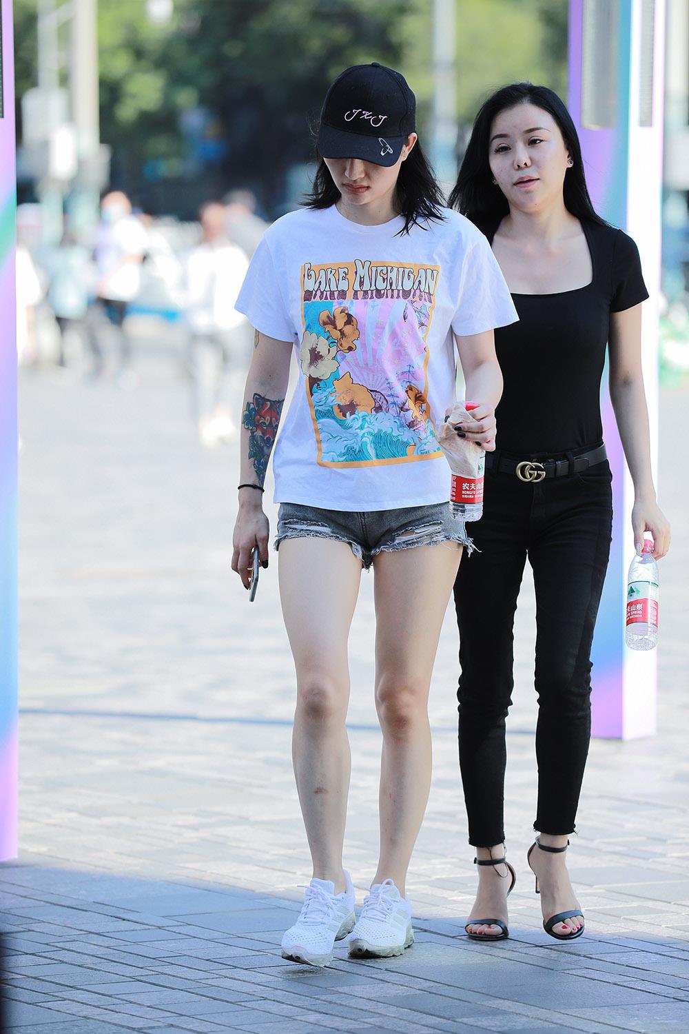 图片[8]-精选唯美街拍 NO.1207 – 热裤月牙小解解[87P]-草丛看图