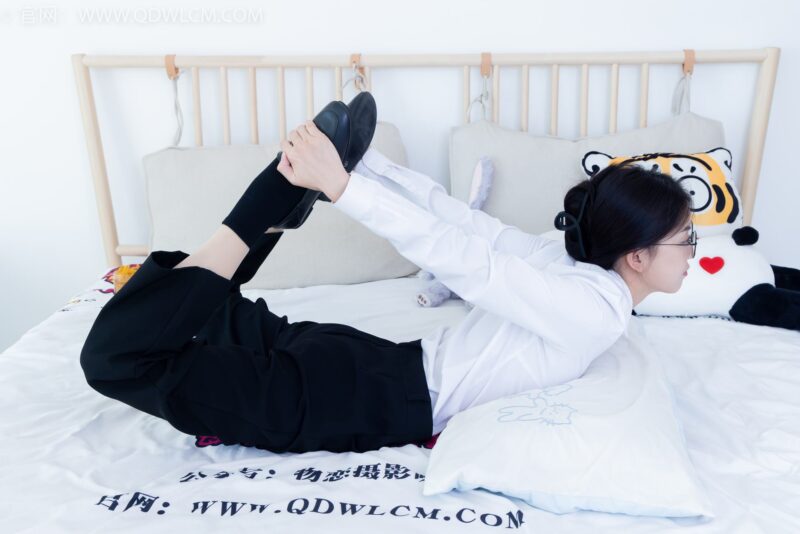 精选勿恋传媒 NO.2126 茯苓-泛黄的相片[159P]-草丛看图