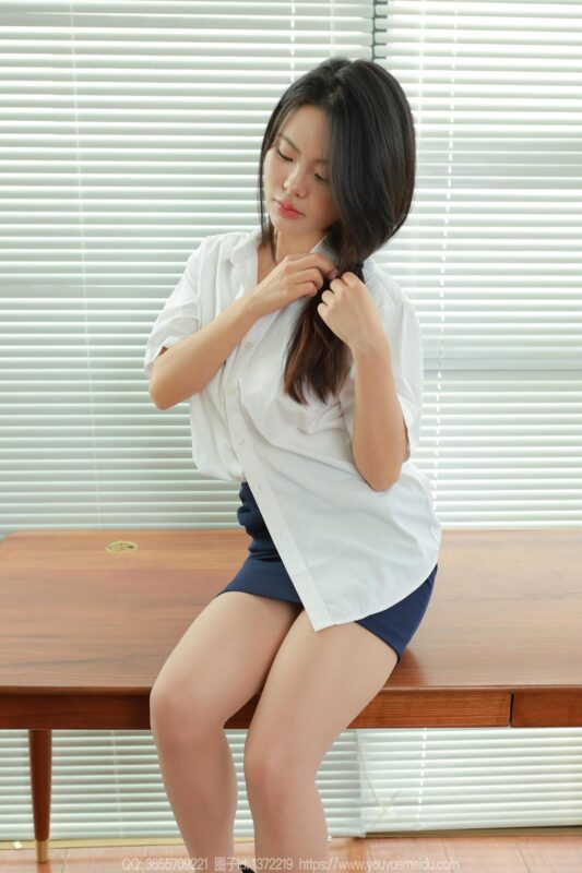 精选[IESS异思趣向] 2024.10.24 丝享家1880：兔兔《纯欲白衣》[64P]-草丛看图