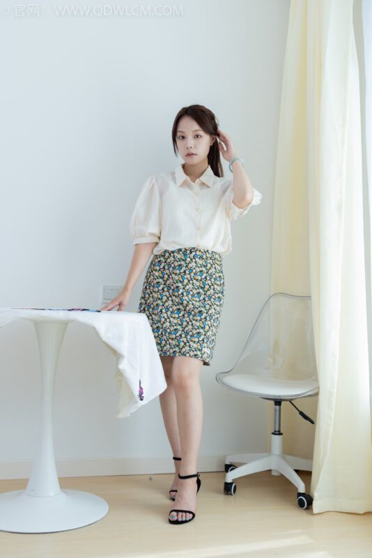 精选勿恋传媒 NO.2127 舒舒-心底的眷恋[150P]-草丛看图