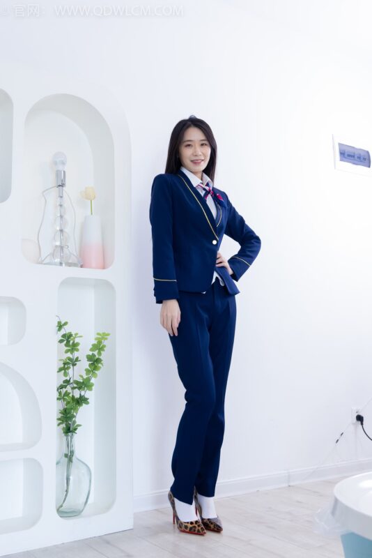 精选勿恋传媒 NO.2156 菜菜-山川与河流[160P]-草丛看图