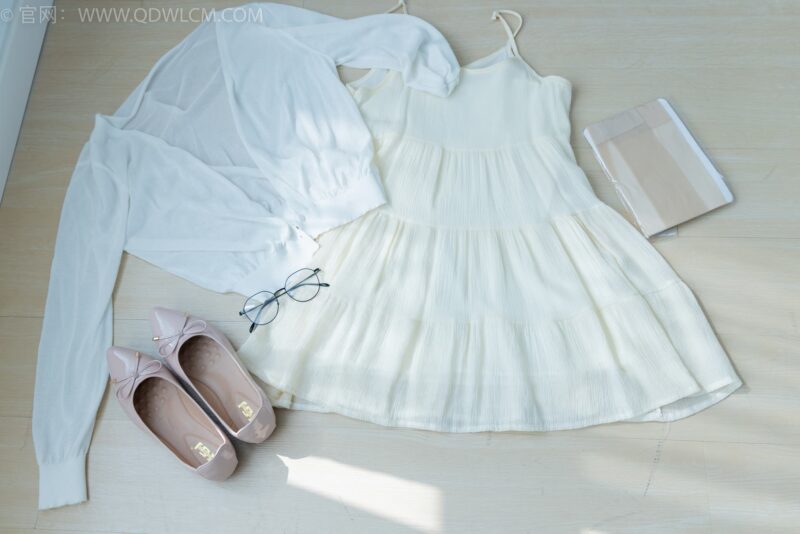 精选勿恋传媒 NO.2155 小新-足够的勇气[111P]-草丛看图